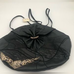 BAGS BY SYLVIA Vintage NWT Oval Snakeskin trim crossbody bag
